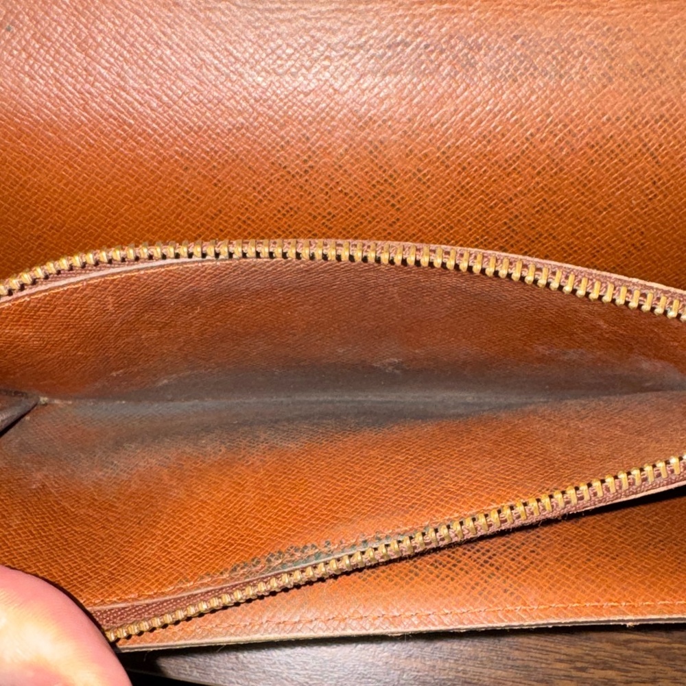 Louis Vuitton Monogram Sarah Wallet - Picture 10 of 12